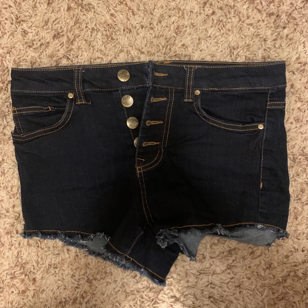 dark blue shorts